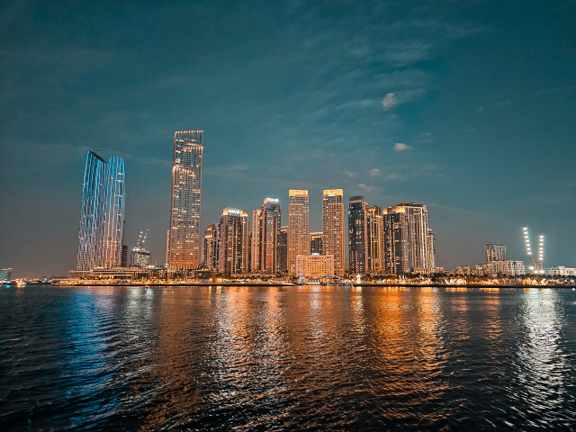 Free photo of Dubai Creek Harbour skyline at night