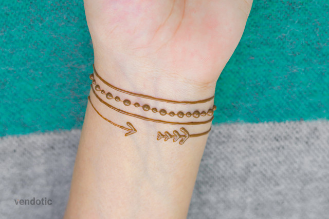 Free photo of Minimal Mehandi Design on Wrist