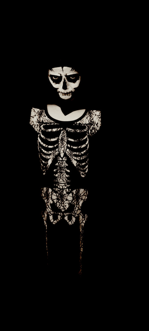 Free photo of People Amoled Wallpaper with Skeleton, Illustration & Black and white