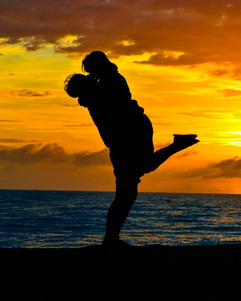 Free photo of silhouette of a couple  at sunset