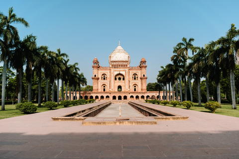 view of Safdarjung Tomb with a fountain in front of it