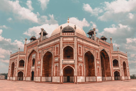 Symmetrical view of Humayun's Tomb under cloudy sky