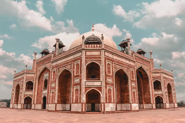 Symmetrical view of Humayun's Tomb under cloudy sky